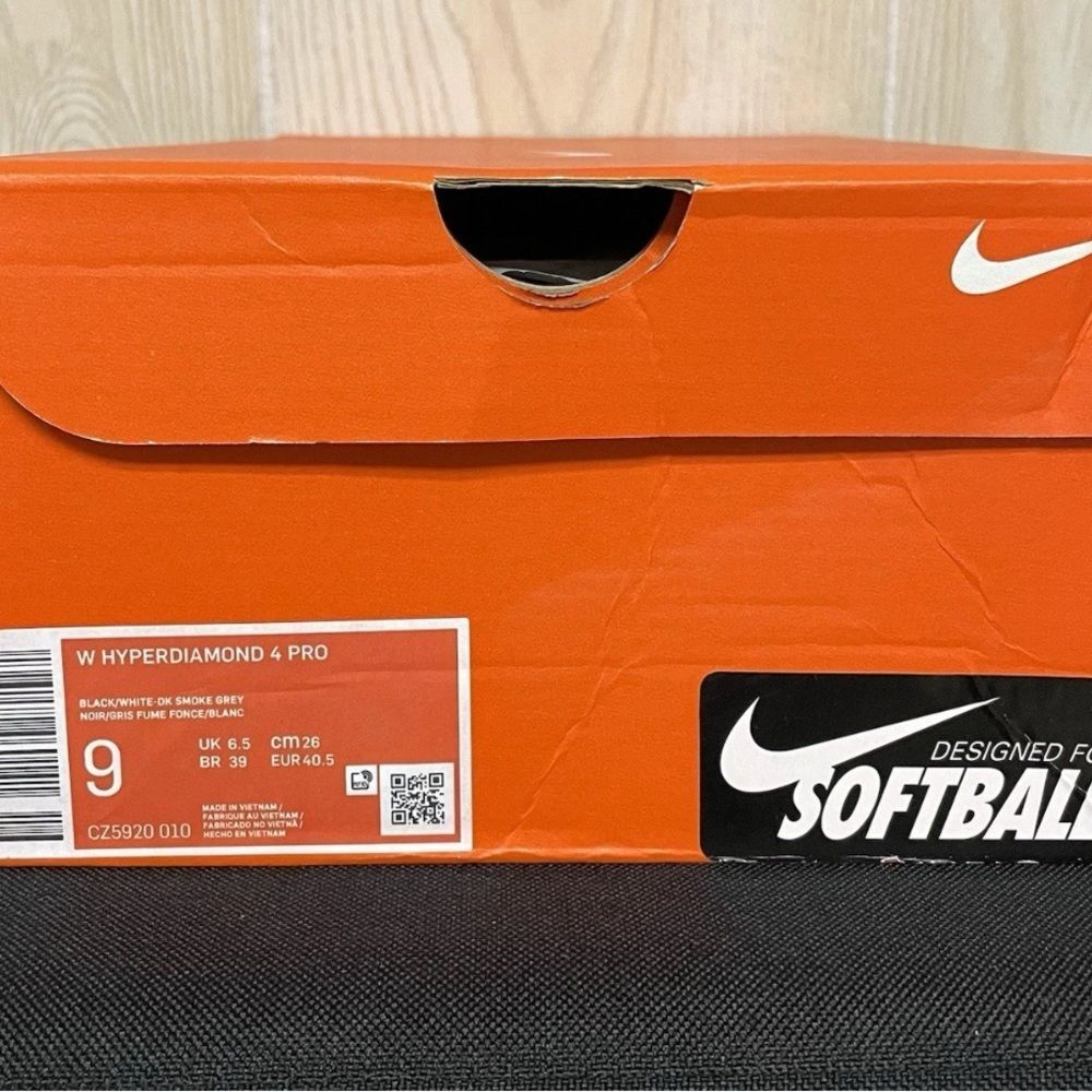 Nike Hyperdiamond 4 Pro Black and White Cleats - Picture 6 of 7